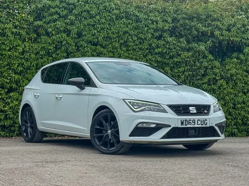 Begagnad Seat Leon Black Edition 150 HK (110 kW) 2020 Vit Halvkombi