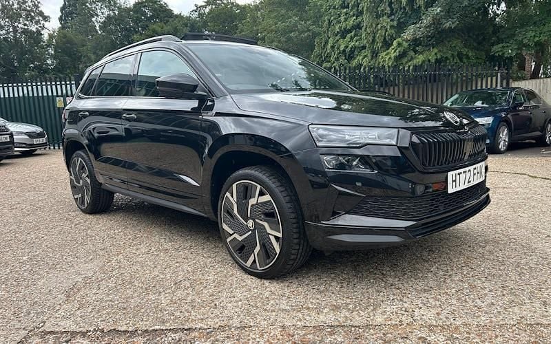 Used 2025 Skoda Karoq SportLine SUV | £24,996 (Good price) - Image 1/3