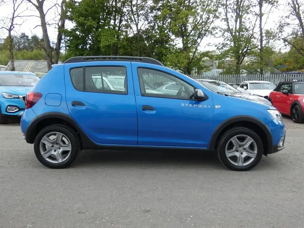 Used Dacia Sandero Lauréate 90 HP (66 kW) 2017 Blue Hatchback