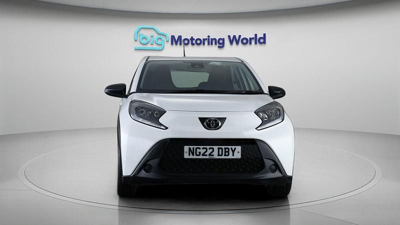 Used Toyota Aygo X PURE 71 HP (52 kW) 2022 White SUV