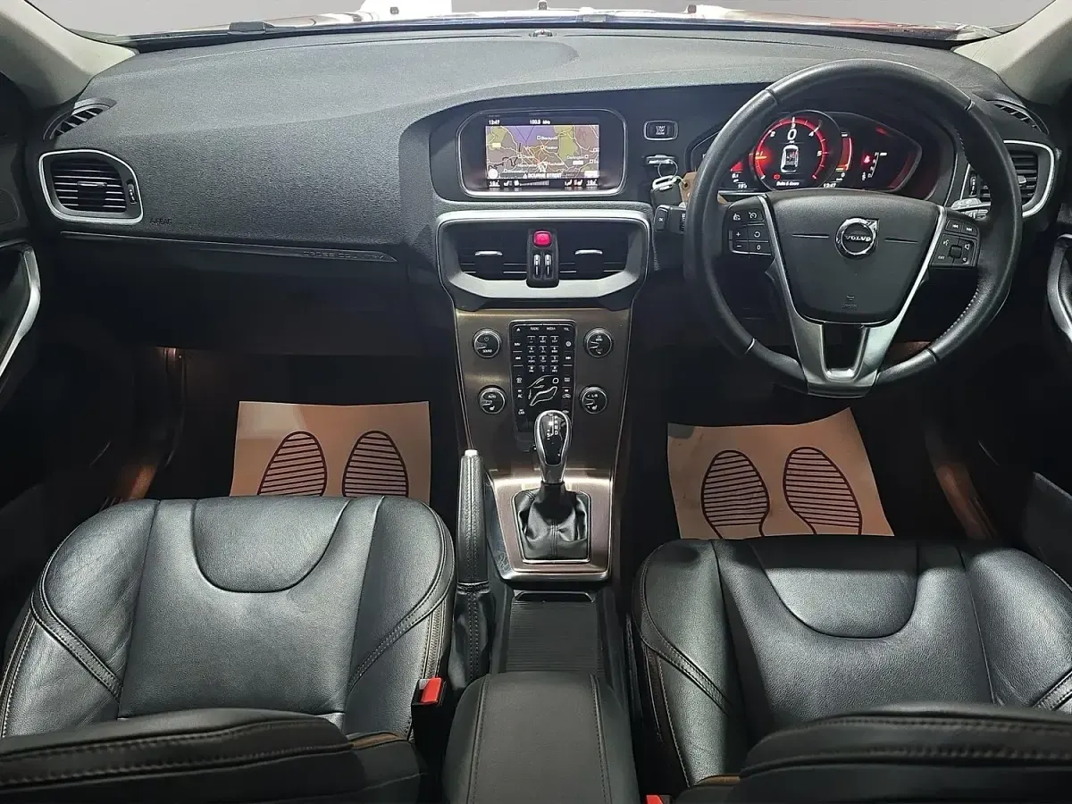 Used Volvo V40 Pro 2017 Red Hatchback