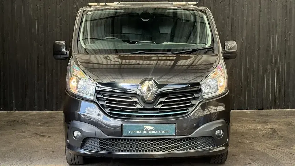 Used Renault Trafic 2018 Black MPV