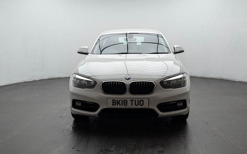 Used BMW 118 Sport Line 136 HP (100 kW) 2017 White Hatchback