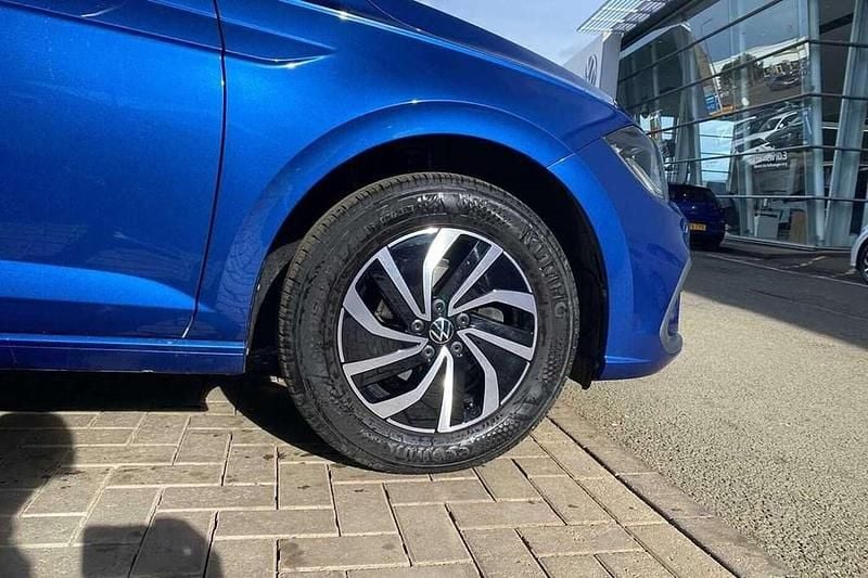 Used VW Polo Life 95 HP (69 kW) 2024 Blue Hatchback