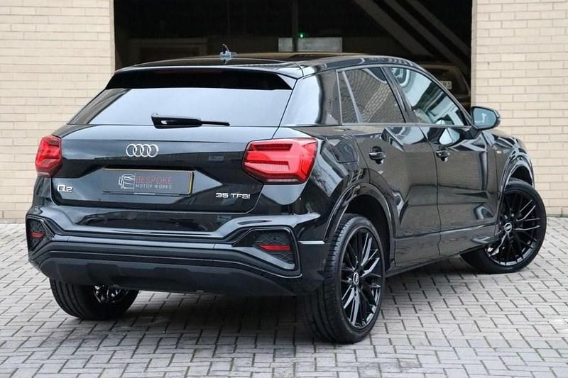 Begagnad Audi Q2 Black Edition 2021 Svart SUV