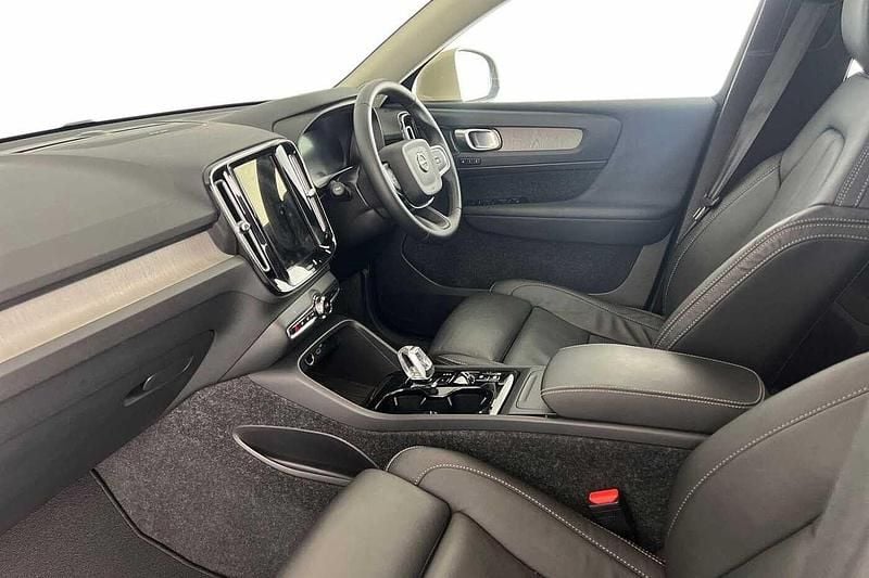 Usado Volvo XC40 Ultra 163 HP (119 kW) 2025 Bege SUV