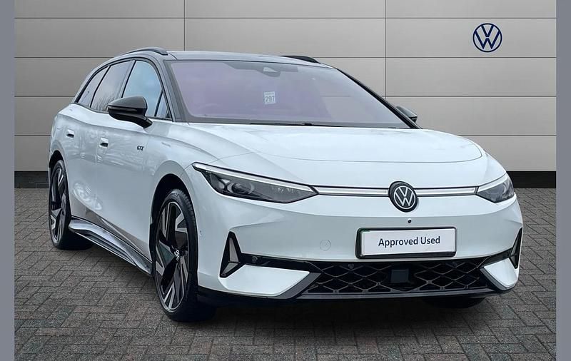 White Used 2025 VW ID.7 GTX Estate | £38,994 (Fair price) - Image 1/4
