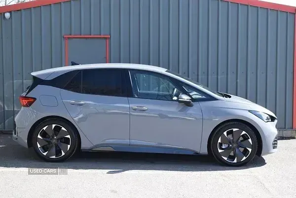Usado Cupra Born e-Boost 169 kW (230 HP) 2023 Cinzento Citadino