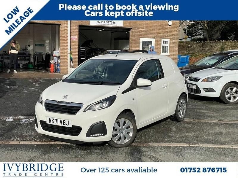 Used Peugeot 108 Active 72 HP (52 kW) 2021 White Hatchback
