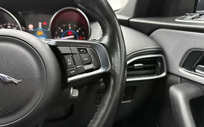 Used Jaguar F-Pace R-Sport 179 HP (131 kW) 2017 Blue SUV