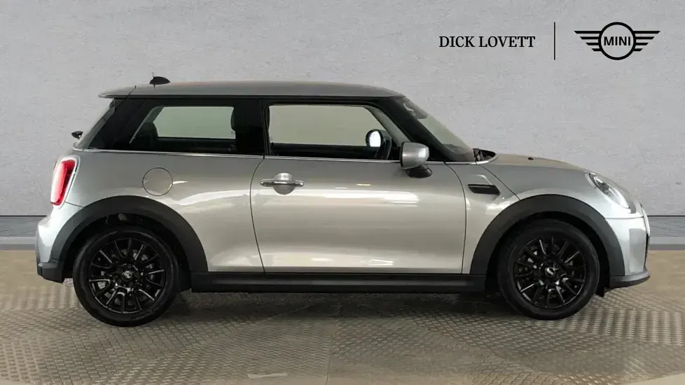 Used Mini Cooper Classic 134 HP (98 kW) 2023 Silver Hatchback