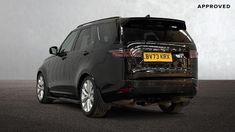 Used Land Rover Discovery 5 SE Dynamic 2023 Santorini black SUV