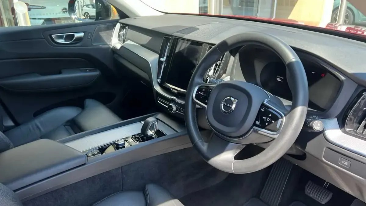 Used Volvo XC60 Plus 194 HP (142 kW) 2023 SUV
