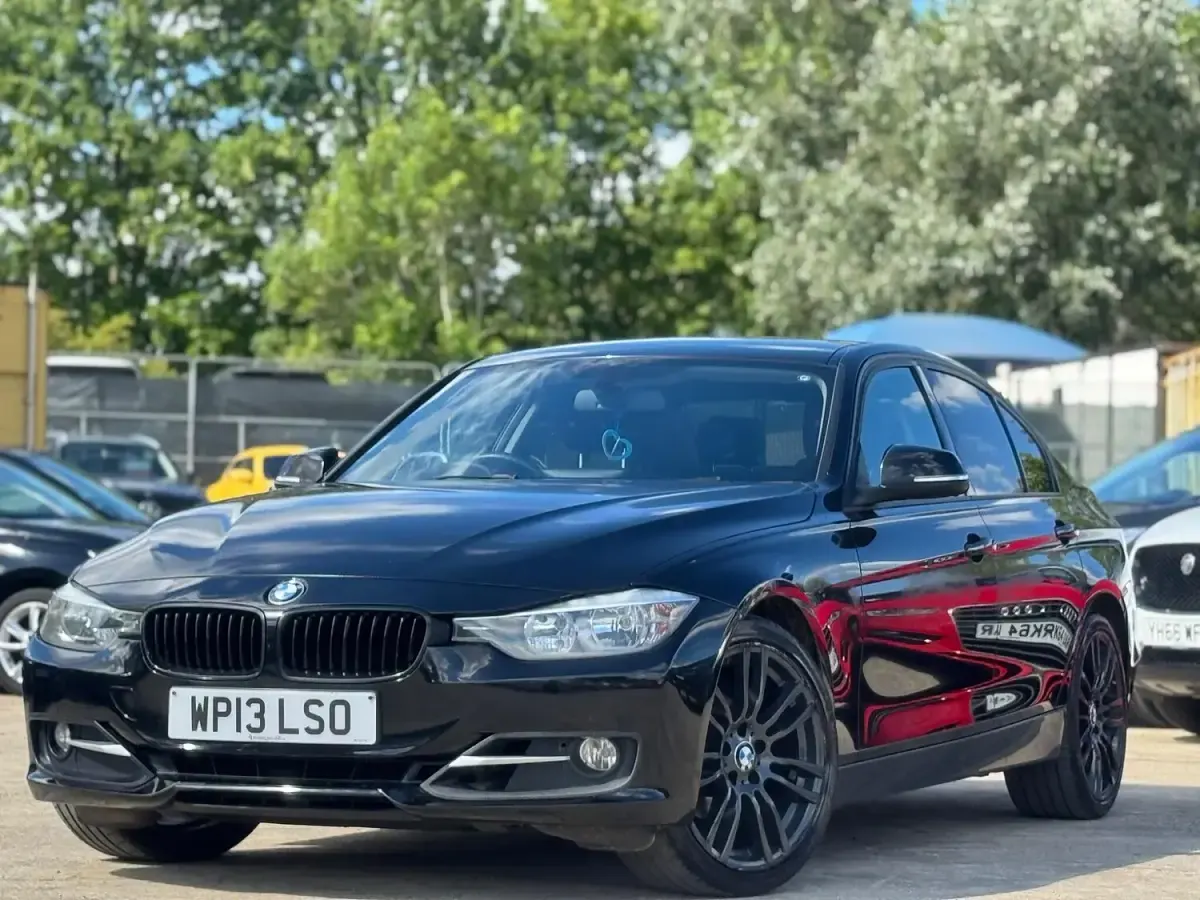 Used BMW 318 Sport Line 2013 Black Sedan