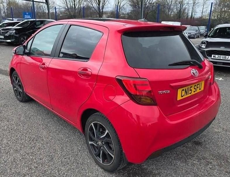 Used Toyota Yaris Sport 99 HP (72 kW) 2015 Red Hatchback