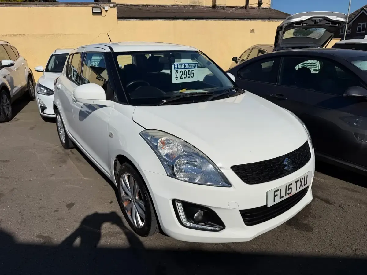 Begagnad Suzuki Swift SZ3 2015 Vit Halvkombi