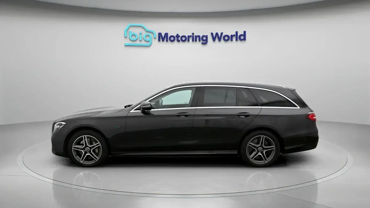Used Mercedes E300 AMG line 302 HP (222 kW) 2021