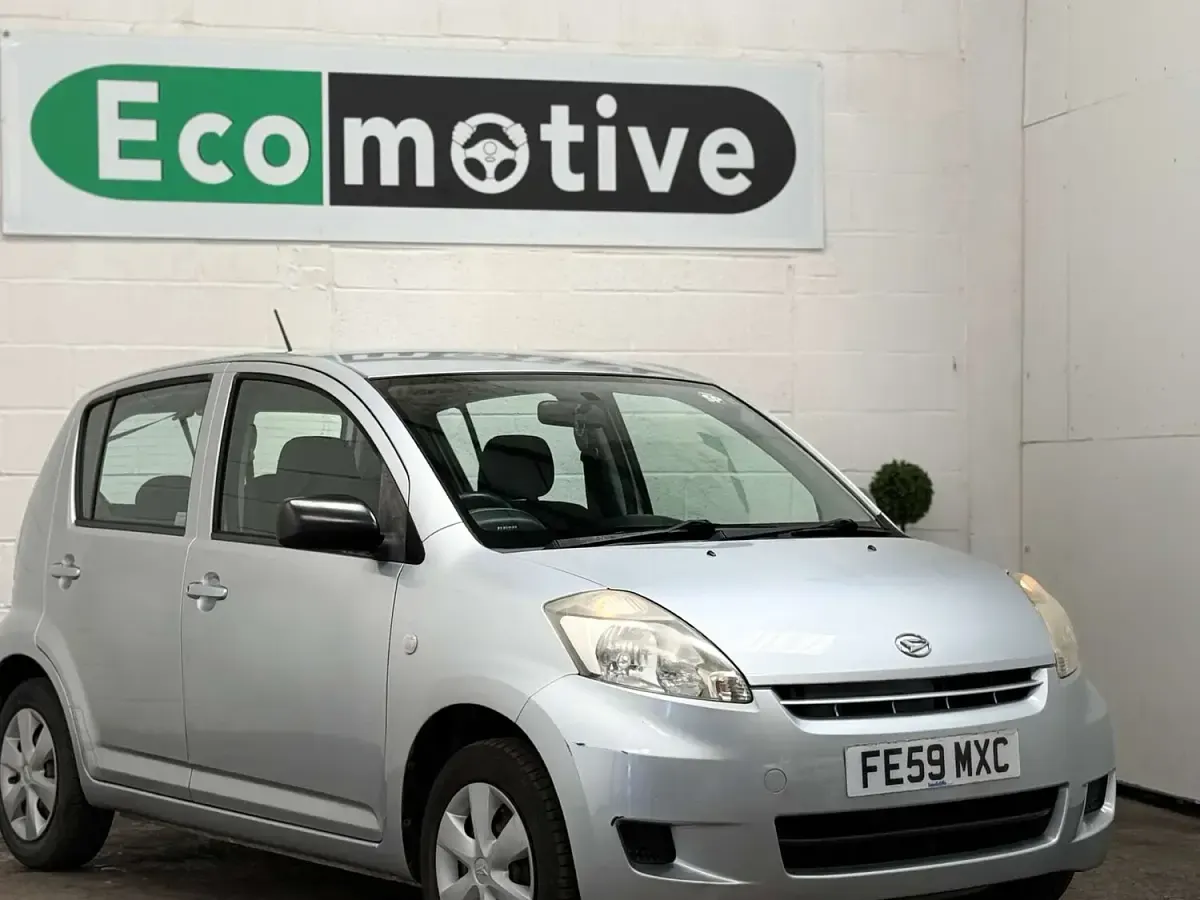 Used Daihatsu Sirion 69 HP (50 kW) 2009 Silver Hatchback