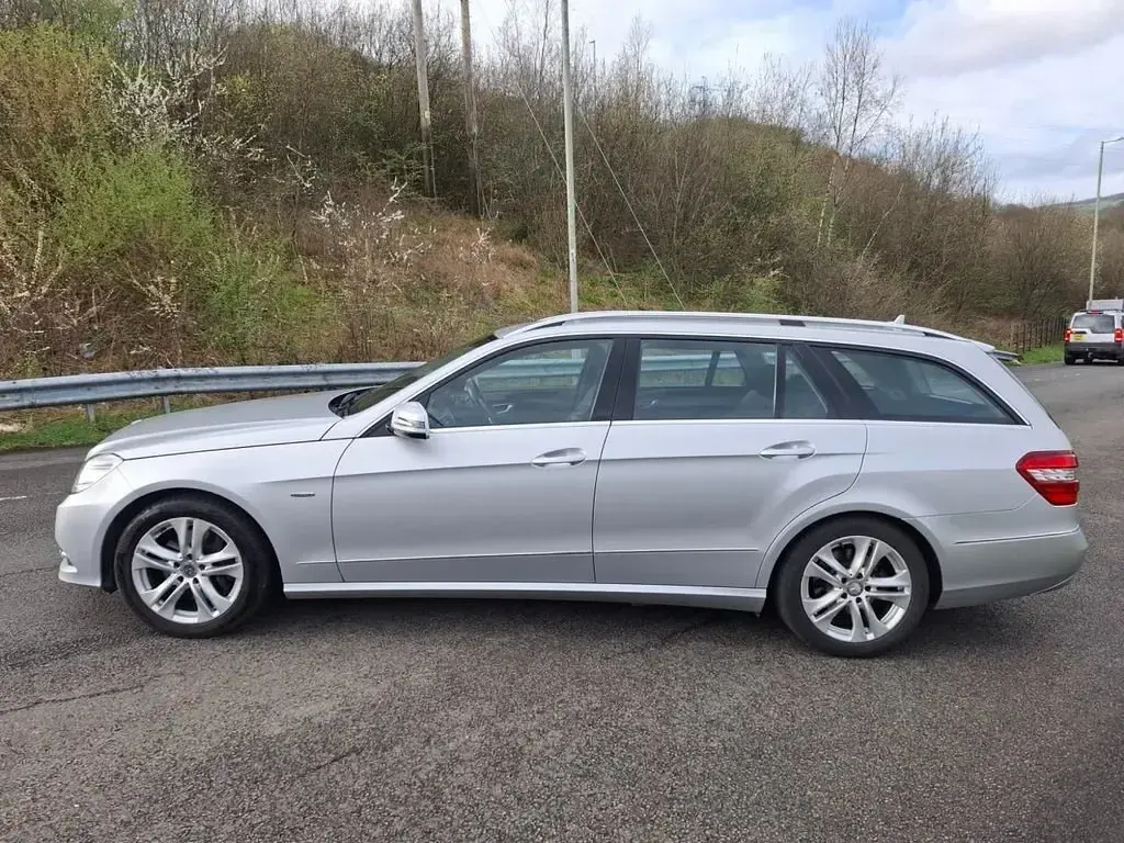 Begagnad Mercedes E350 Avantgarde 265 HK (194 kW) 2012 Silver Kombi