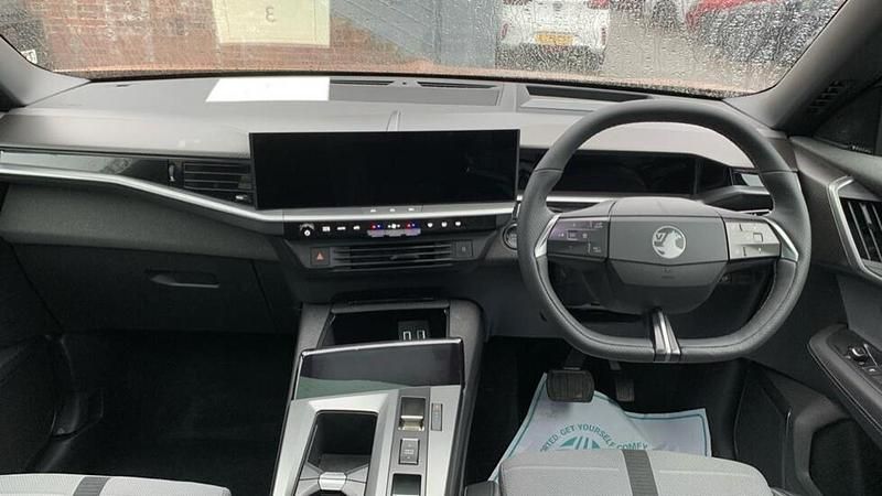 Second-hand Vauxhall Grandland Ultimate 154 kW (210 CP) 2025 Maro SUV