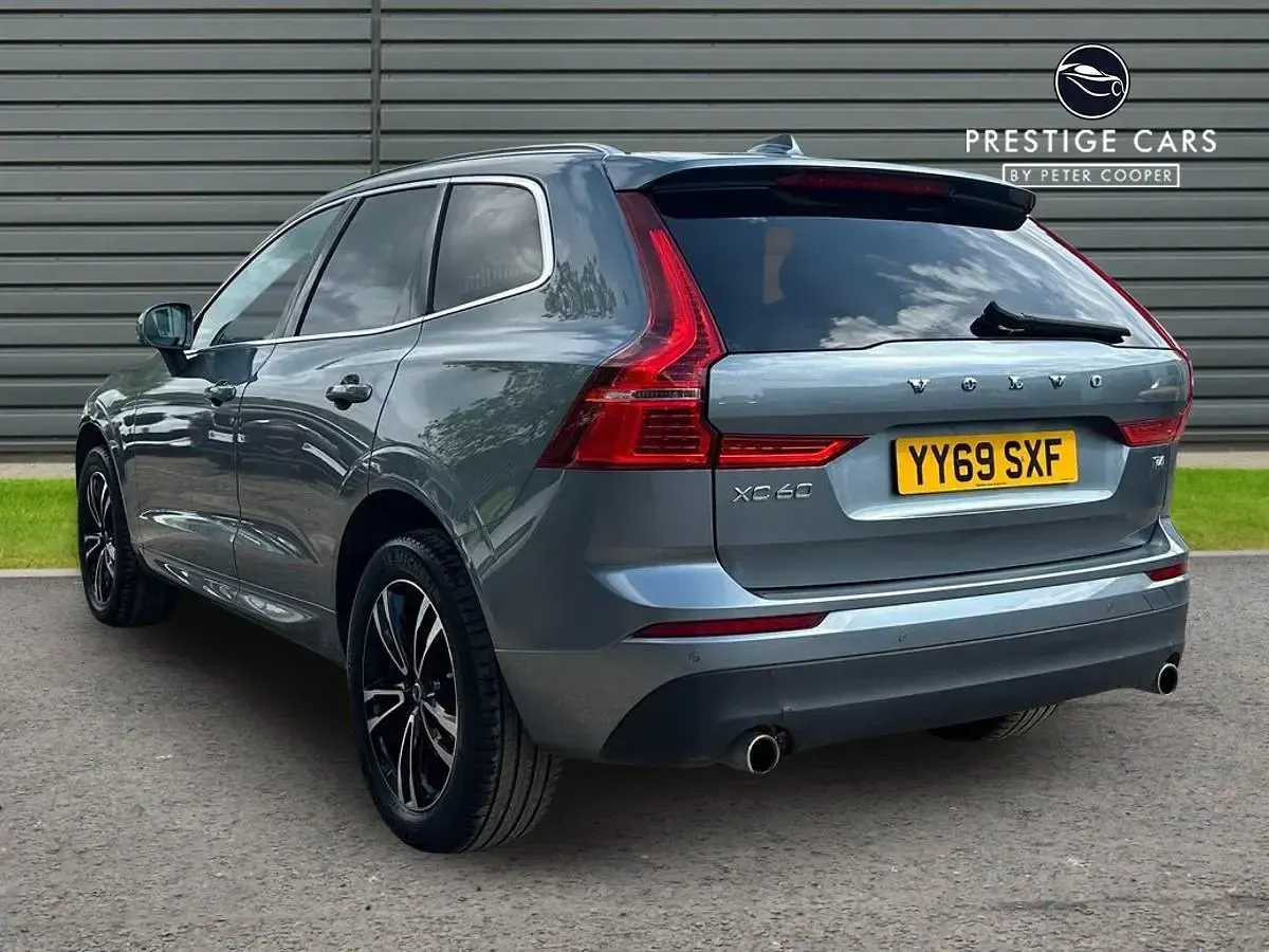 Usado Volvo XC60 190 CV (139 kW) 2020 Gris SUV