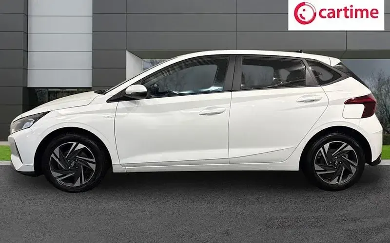 Used Hyundai i20 SE 101 HP (74 kW) 2023 White Hatchback