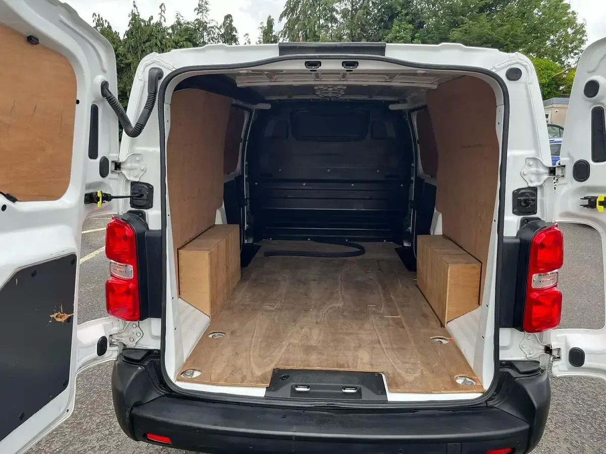 Used Vauxhall Vivaro 100 HP (73 kW) 2021 White MPV