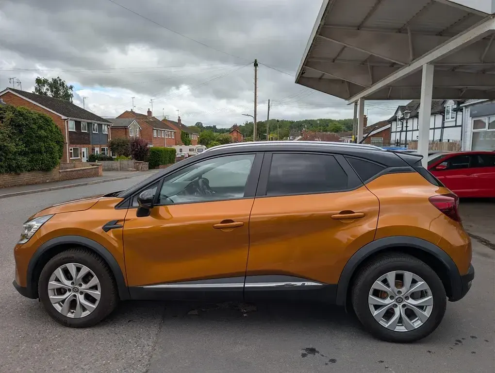 Used Renault Captur Iconic 2020 Orange SUV