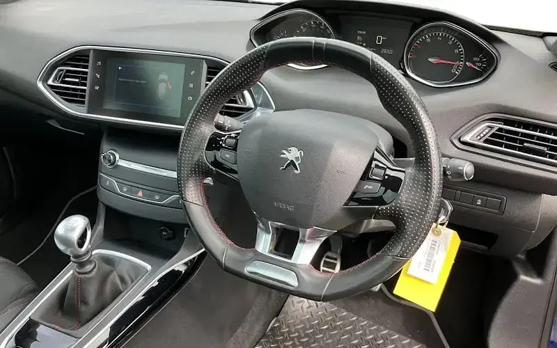 Usado Peugeot 308 GT-line 131 CV (96 kW) 2020 Utilitario