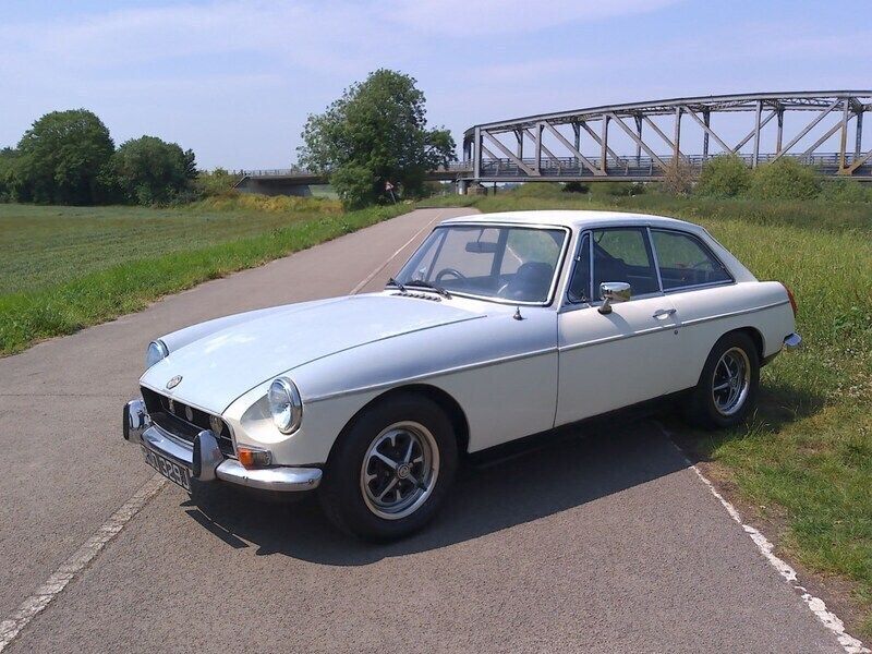 White Used 1971 MG B GT Coupe | £2,600 - Image 1/4