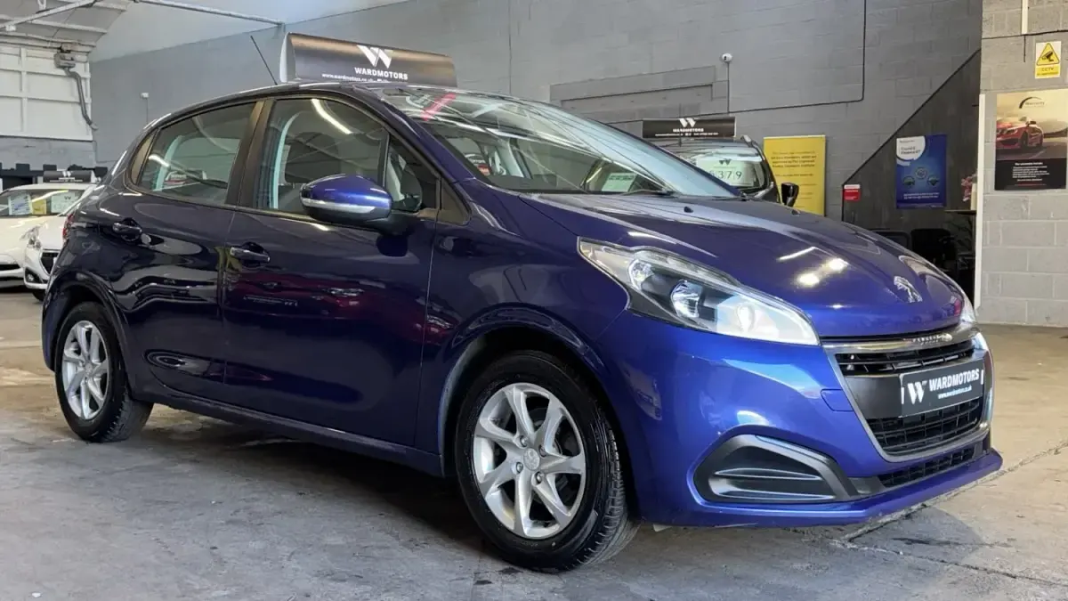 Gebraucht Peugeot 208 Active 82 PS (60 kW) 2015 Blau Kleinwagen