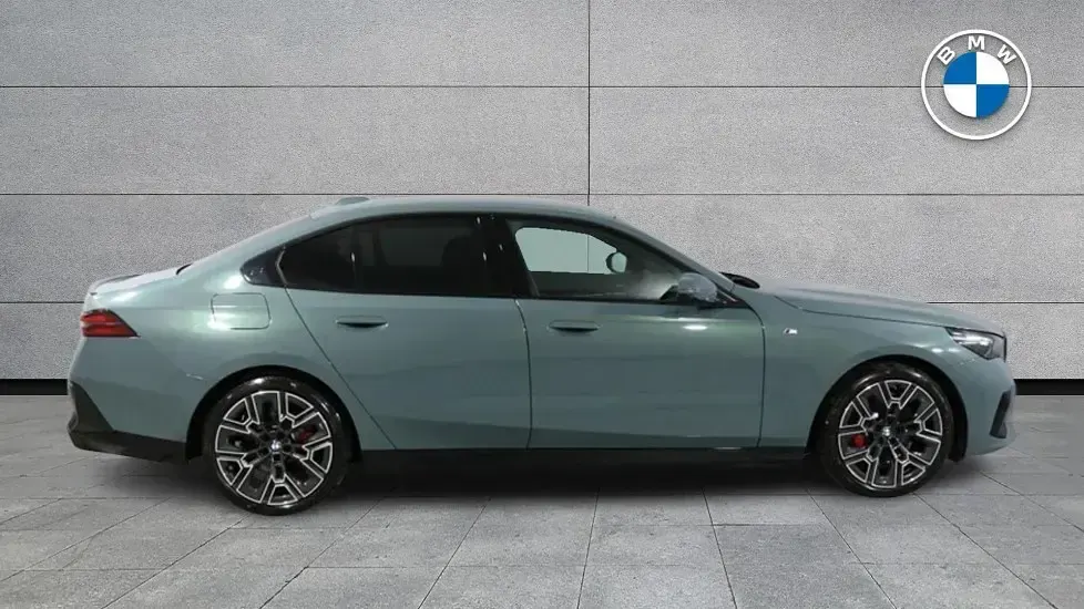 Used BMW 520 M Sport 205 HP (150 kW) 2025 Green Sedan