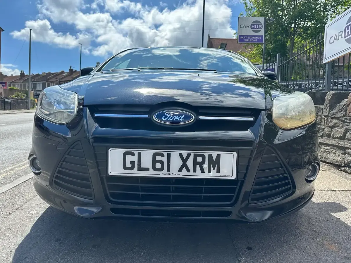 Used Ford Focus Zetec 105 HP (77 kW) 2012 Black Hatchback