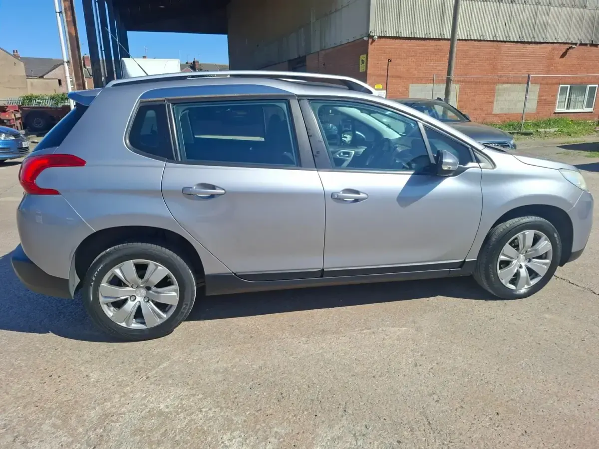 Usado Peugeot 2008 Active 68 HP (50 kW) 2014 Cinzento SUV