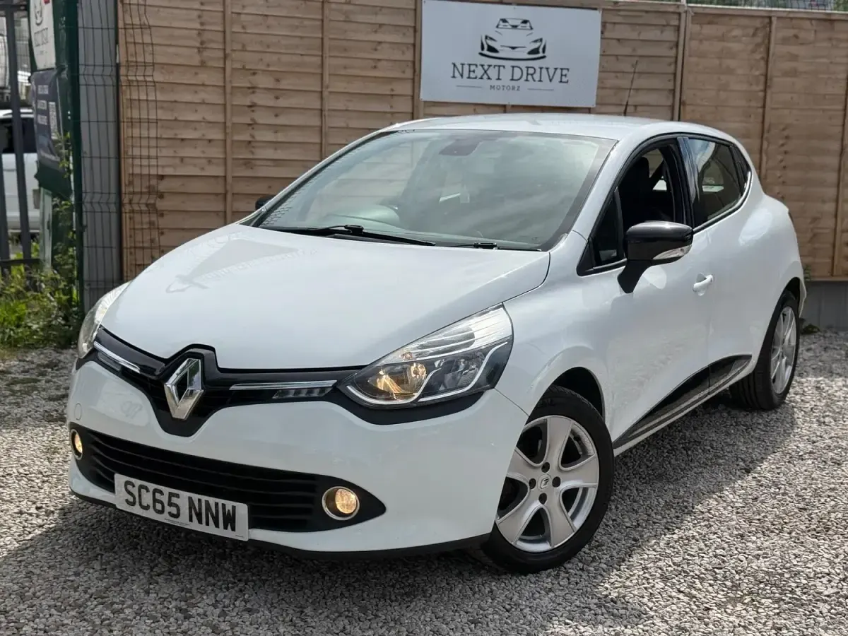 Used Renault Clio Dynamique 2015 White Hatchback