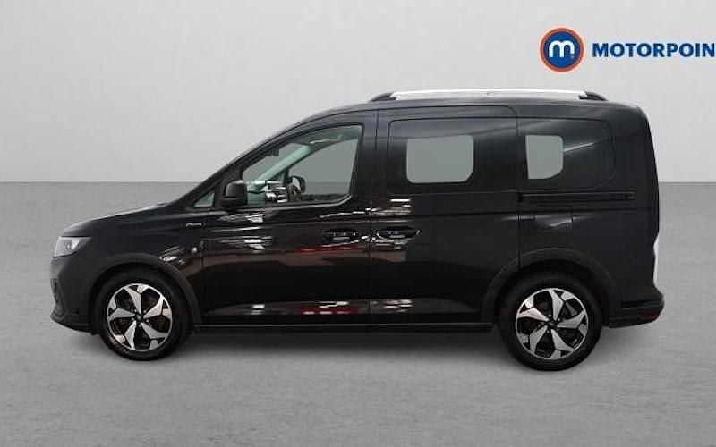 Usado Ford Tourneo Active 122 HP (89 kW) 2024 Carrinha