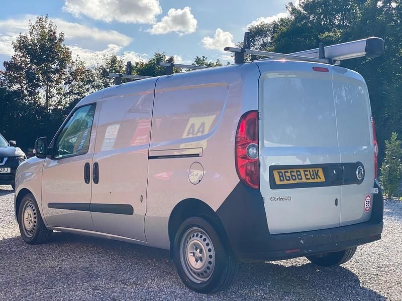 Used Vauxhall Combo S 105 HP (77 kW) 2018 Silver MPV
