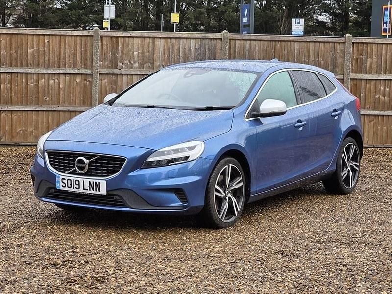 Blue Used 2019 Volvo V40 R-Design Hatchback | £8,300 (Good price) - Image 1/4
