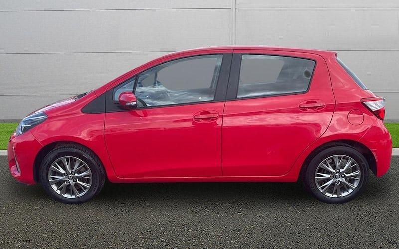 Used Toyota Yaris 111 HP (81 kW) 2019 Red Hatchback