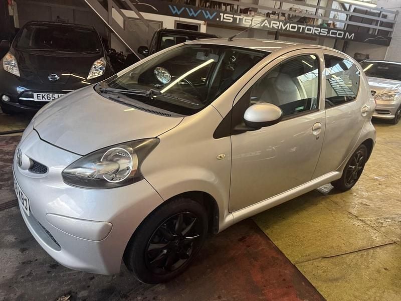 Used Toyota Aygo Platinum 67 HP (49 kW) 2008 Silver Hatchback
