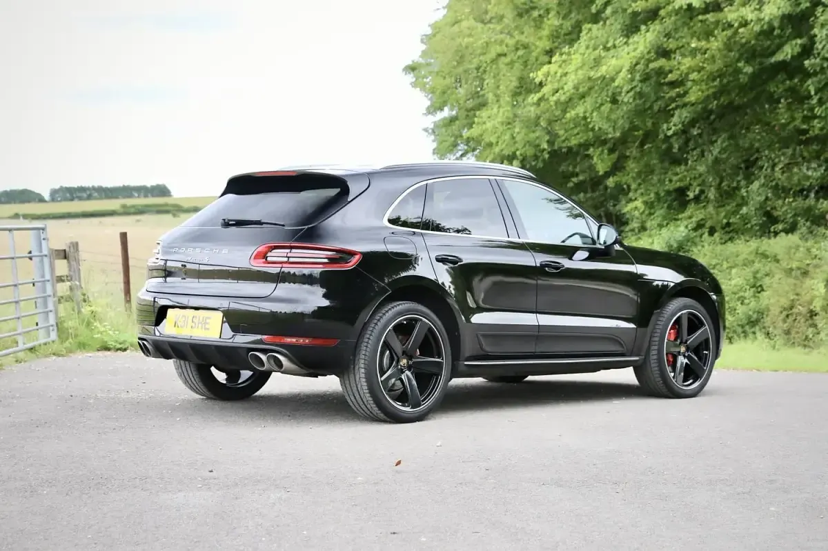 Used Porsche Macan 258 HP (189 kW) 2018 Black SUV