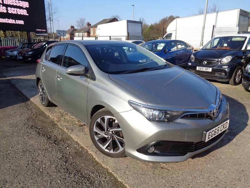 Used Toyota Auris Design 112 HP (82 kW) 2015 Grey Hatchback
