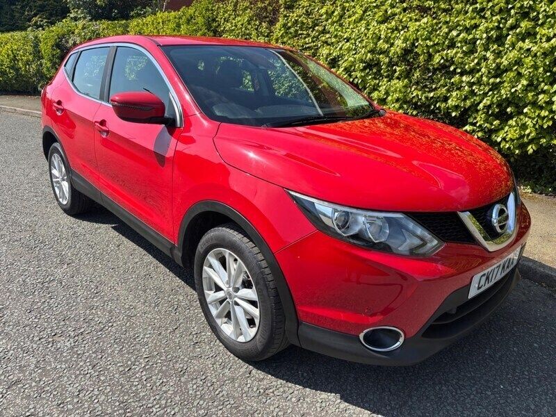 Red Used 2017 Nissan Qashqai Acenta SUV | £6,295 (Super price) - Image 1/4