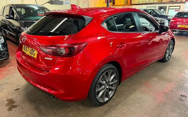 Used Mazda 3 Inclusive 120 HP (88 kW) 2017 Red Hatchback