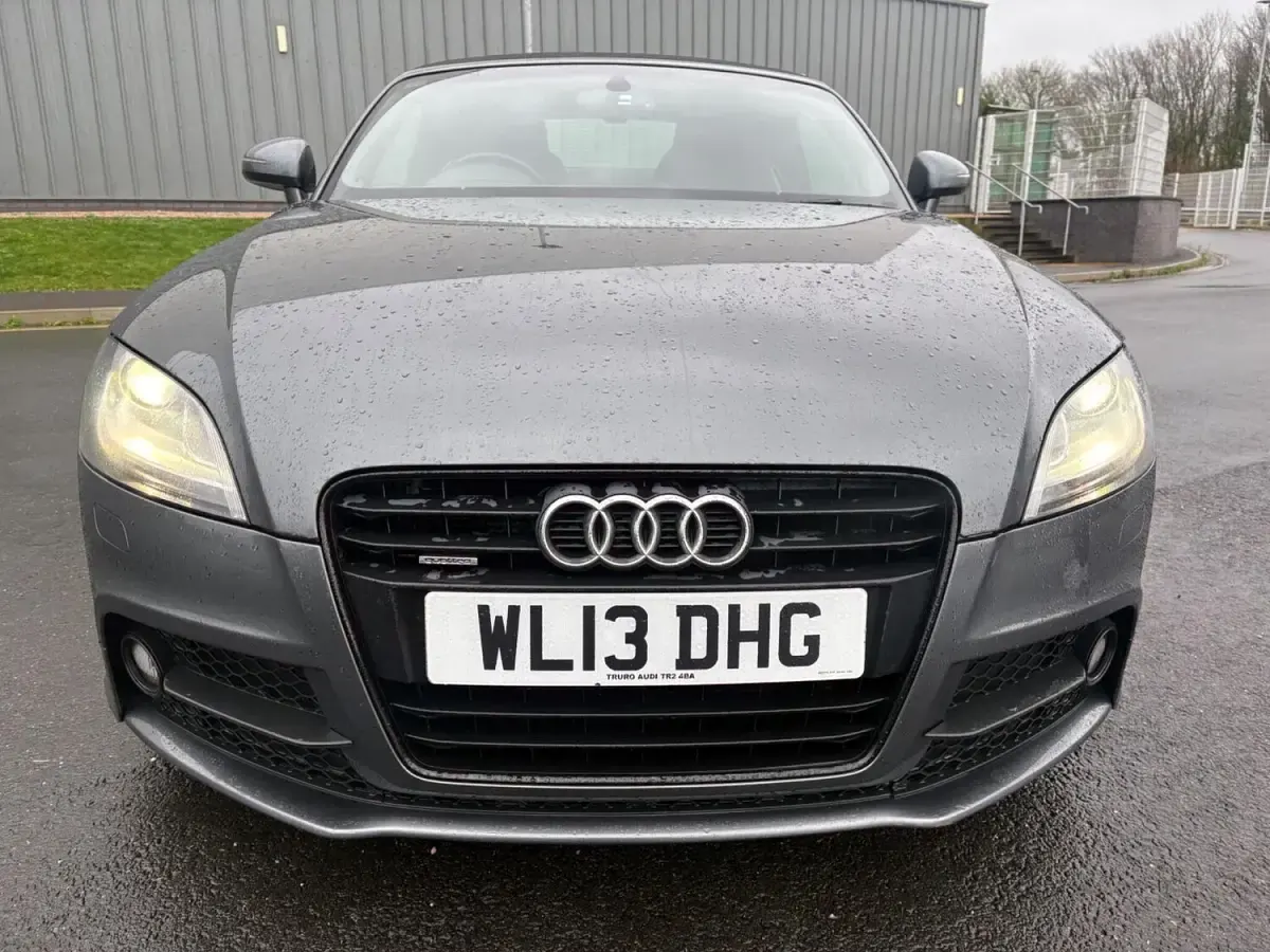 Begagnad Audi TT Roadster Black Edition 170 HK (125 kW) 2013 Grå Cab
