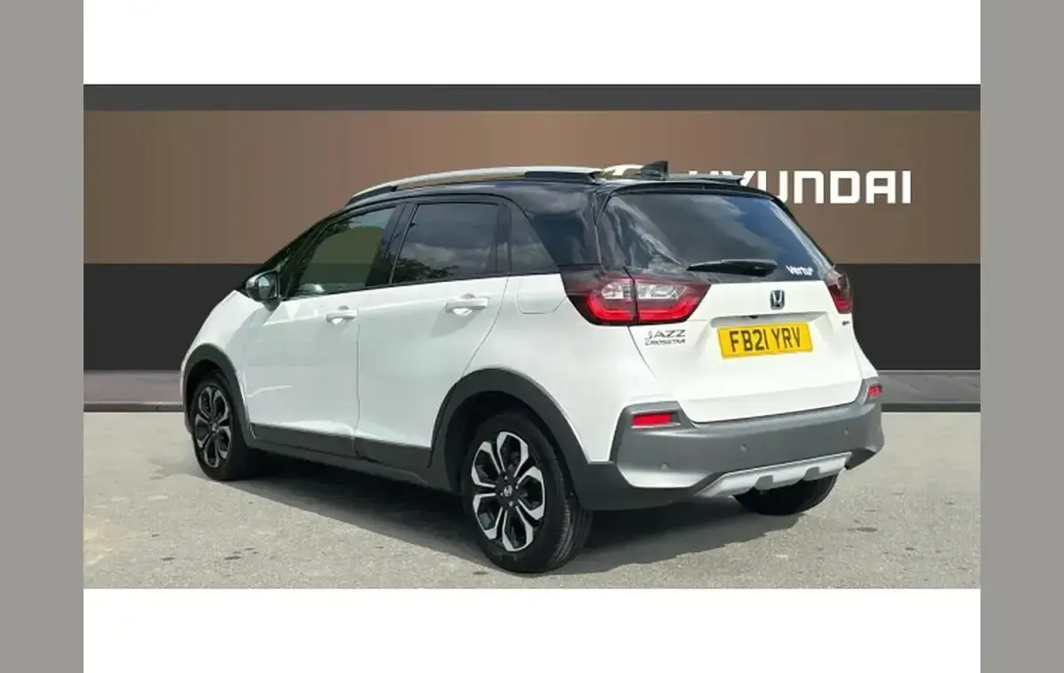 Used Honda Jazz Hybrid 109 HP (80 kW) 2021 White Hatchback