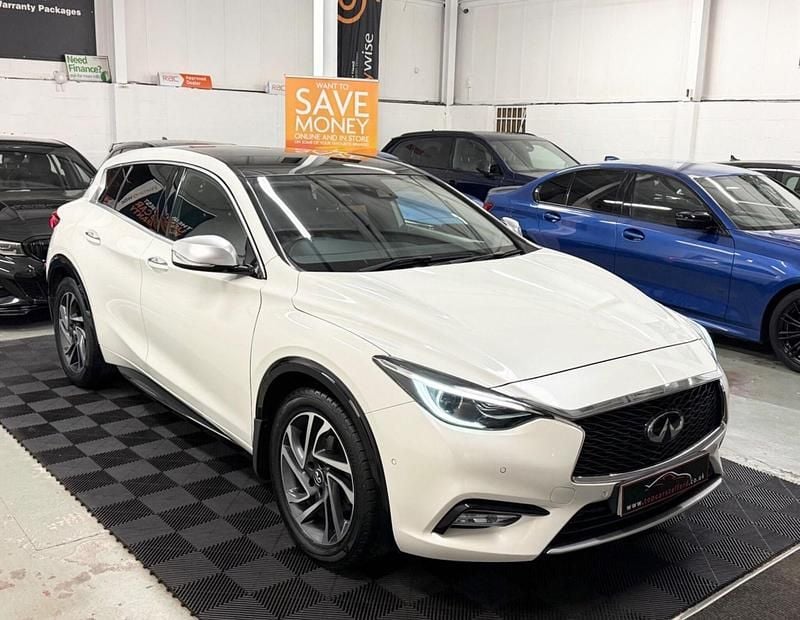 White Used 2019 Infiniti Q30 Luxe Hatchback | £12,195 (Fair price) - Image 1/2
