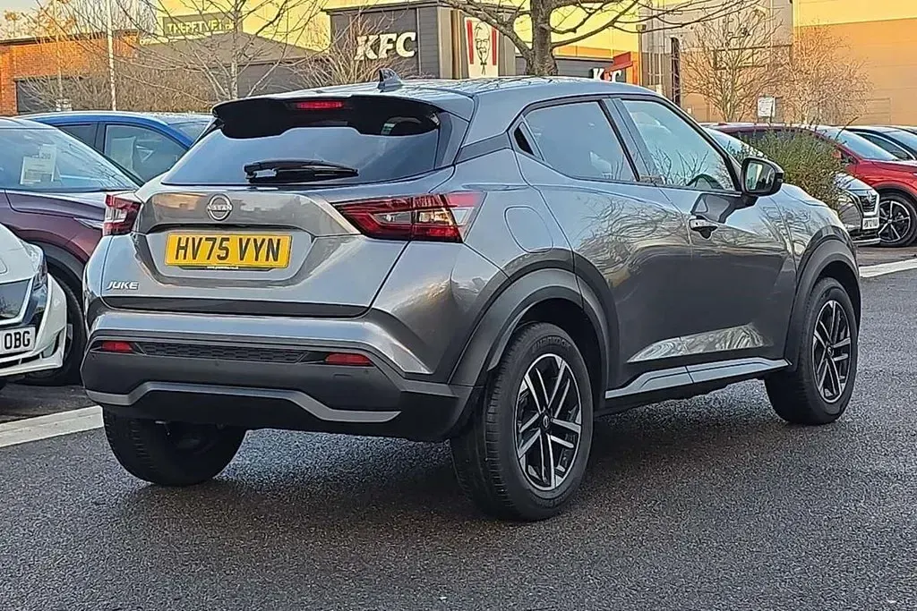 New Nissan Juke N-Connecta 114 HP (83 kW) 2025 Grey SUV