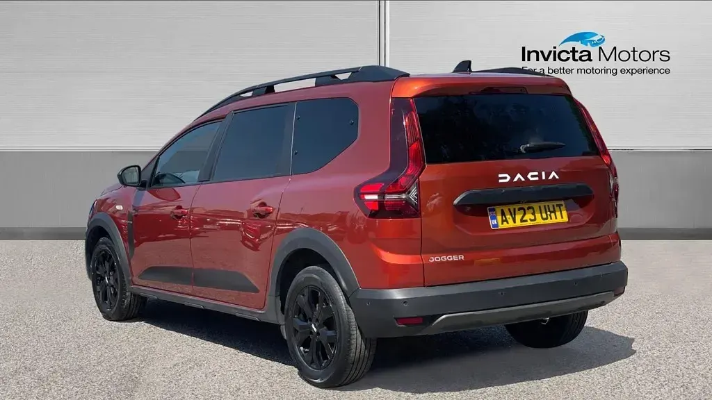 Used Dacia Jogger Extreme 109 HP (80 kW) 2023 Brown MPV