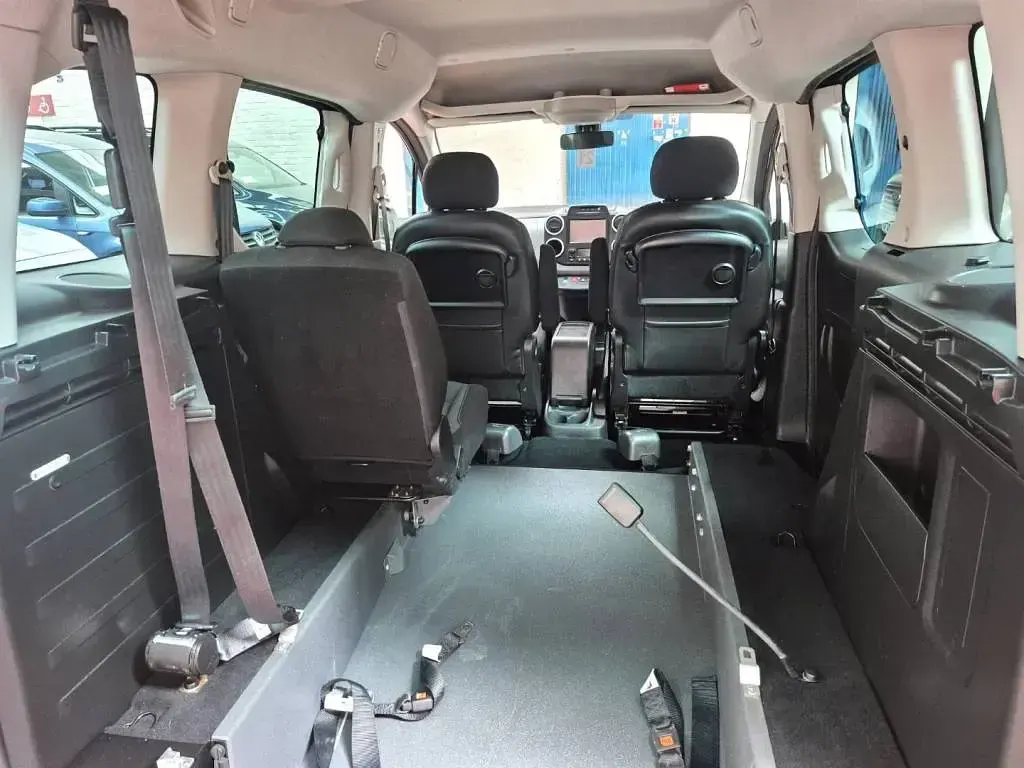 Used Citroën Berlingo Flair 99 HP (72 kW) 2018 Blue MPV